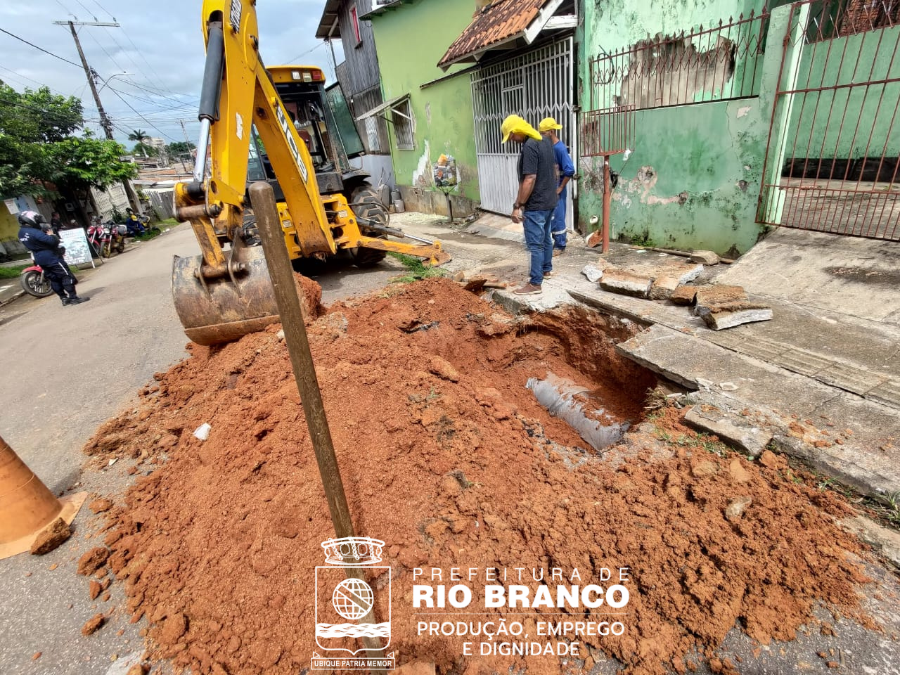 SERVIÇO DE DRENAGEM NA RUA MARIA DAS DORES