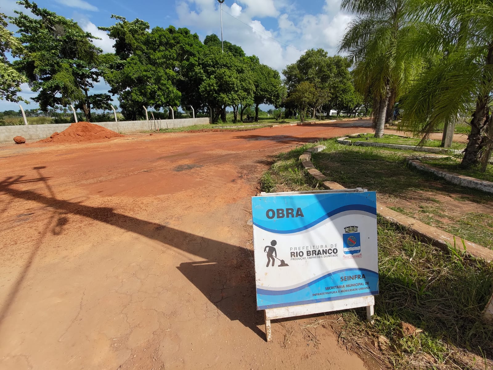 SERVIÇO DE TERRAPLANAGEM RUA QUINARI
