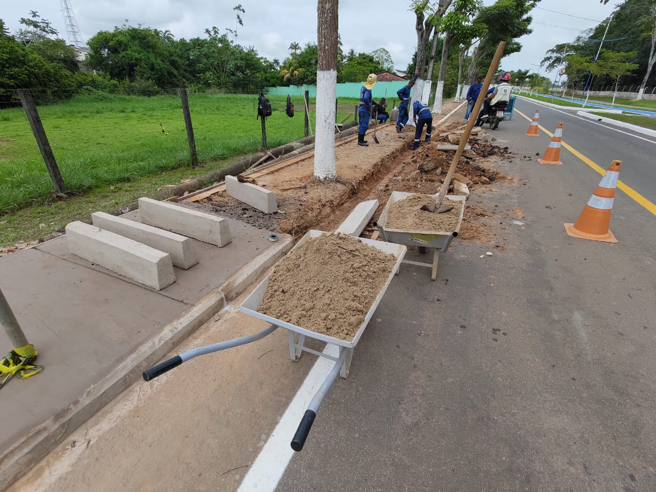 SERVIÇO DE CALÇAMENTO DA ESTRADA DIAS MARTINS