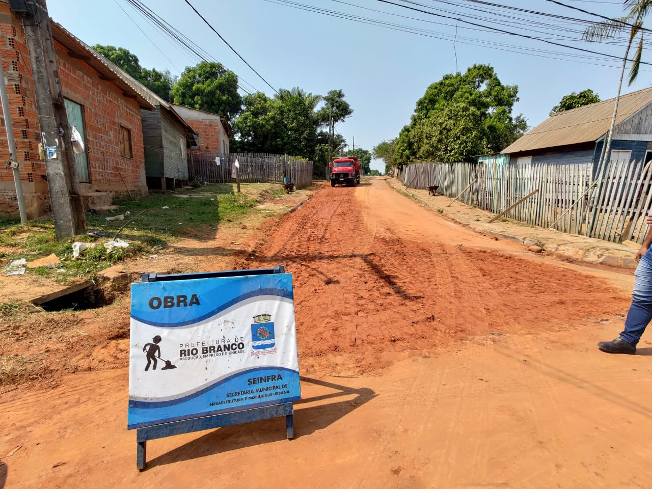 SERVIÇO DE PAVIMENTAÇÃO NA RUA J.K