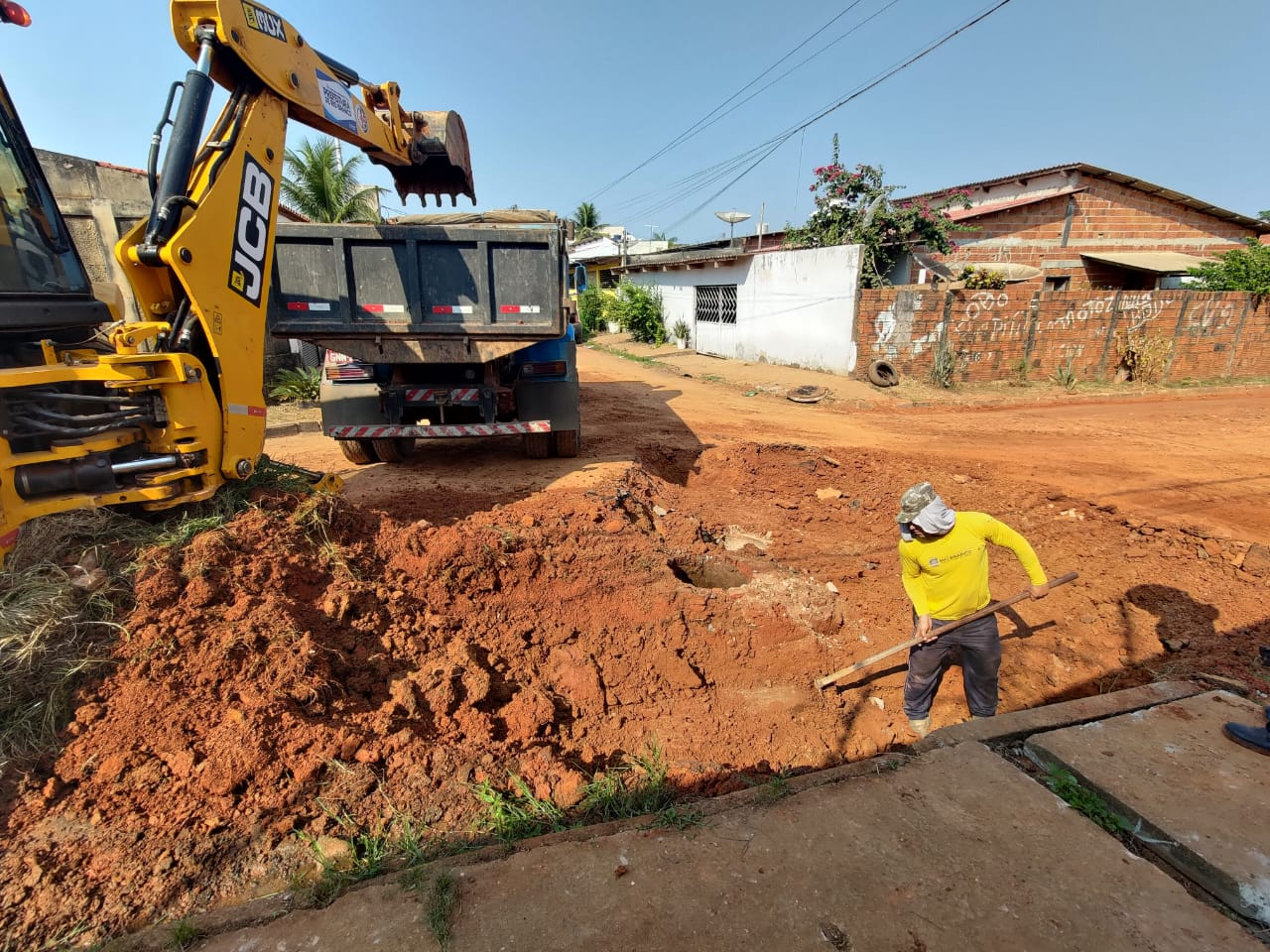SERVIÇO DE REMENDO PROFUNDO NA RUA GENERAL VIEIRA DE MELO