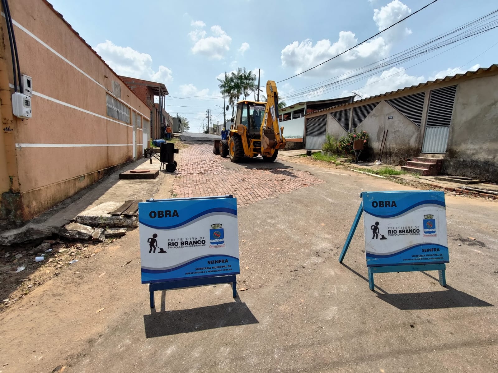 SERVIÇO DE PAVIMENTAÇÃO NA RUA IDELZUITE ALVEZ DA SILVA