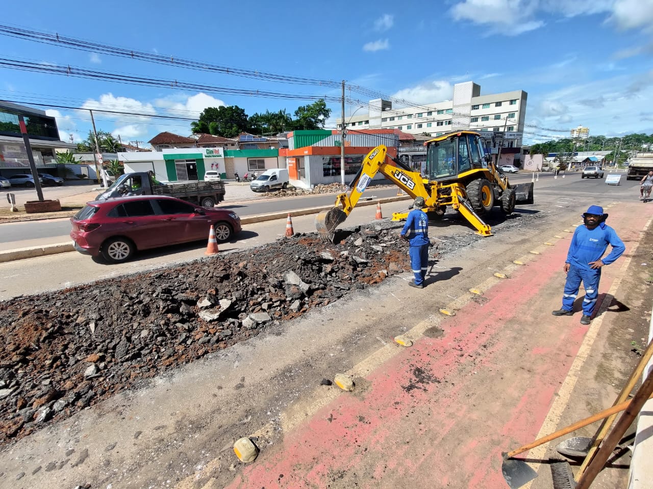 SERVIÇO DE RECAPEAMENTO NA ESTRADA DIAS MARTINS