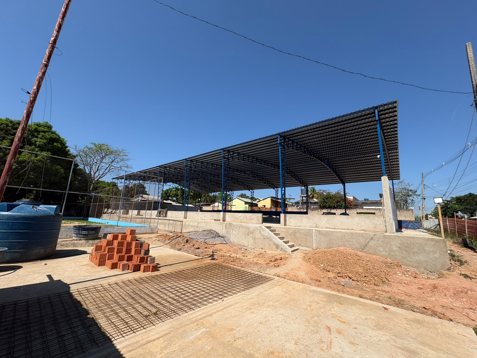 CONSTRUÇÃO DE QUADRA DE ESPORTES NO BAIRRO PLACAS