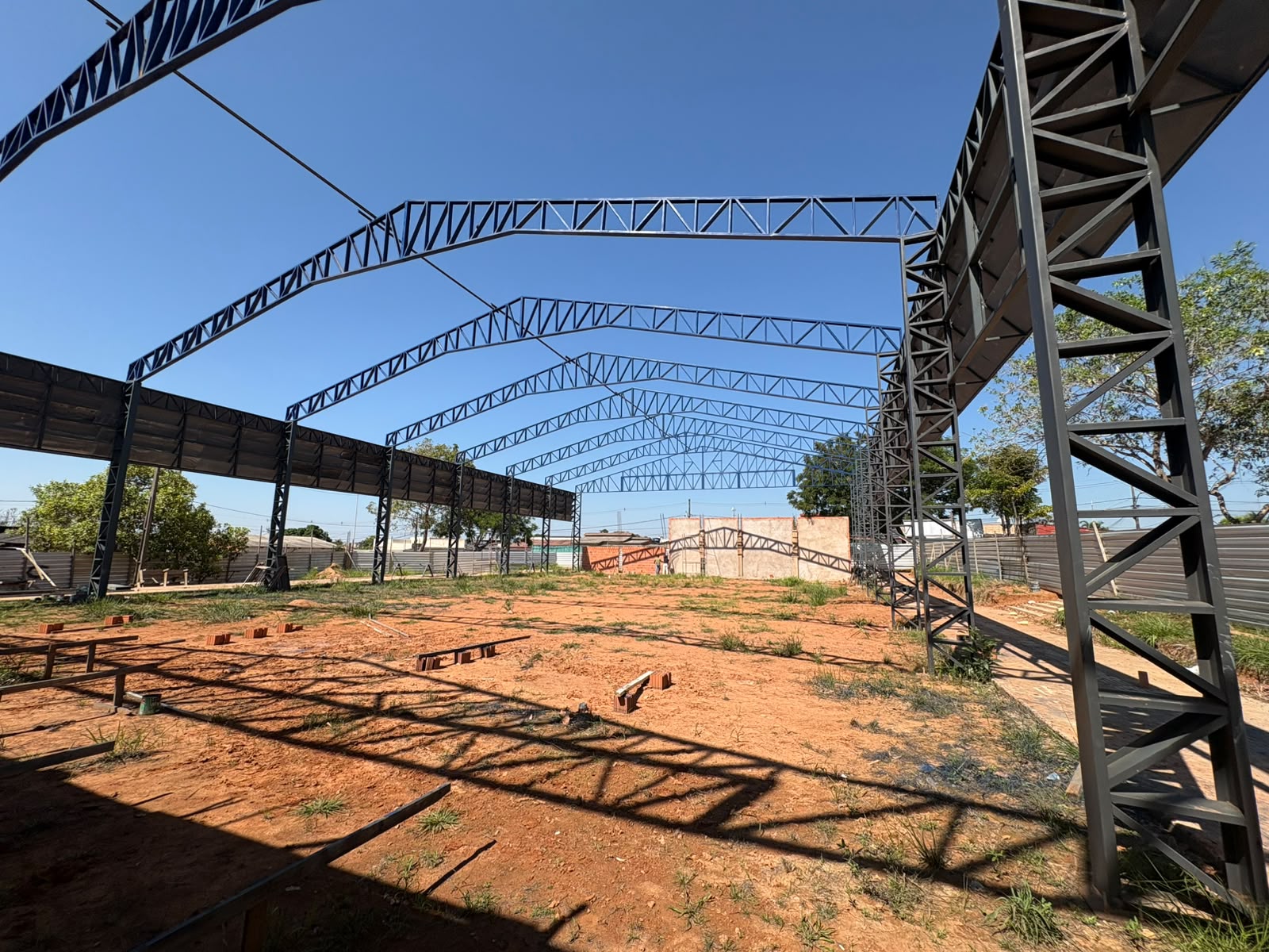 CONSTRUÇÃO DE GINÁSIO POLIESPORTIVO COBERTO NO ADALBERTO SENA